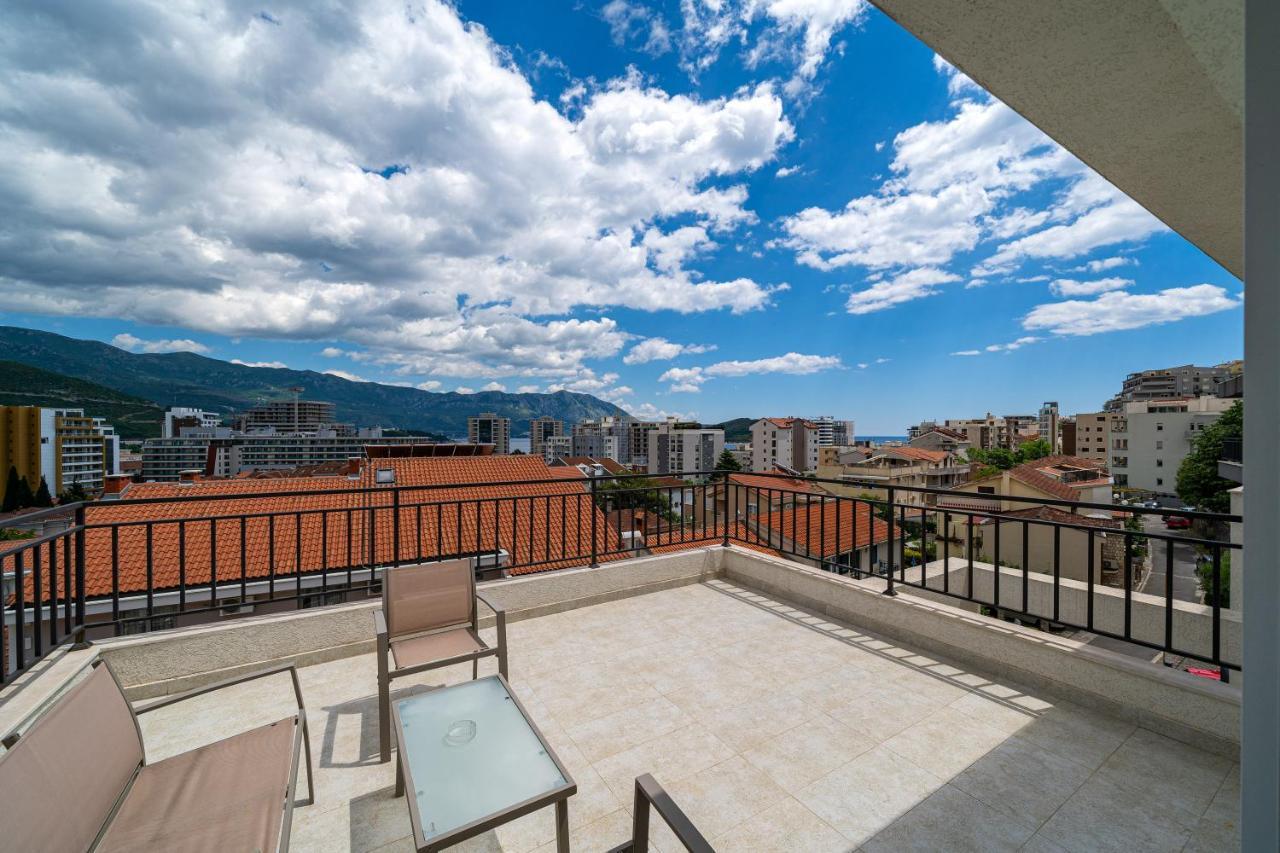 Studio Apartment with Terrace