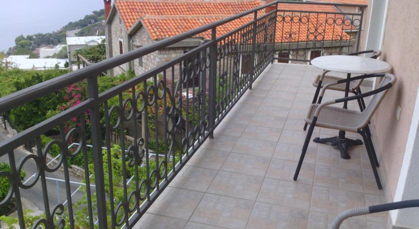Two-Bedroom Apartment Balcony Terrace,805088145:JPEG