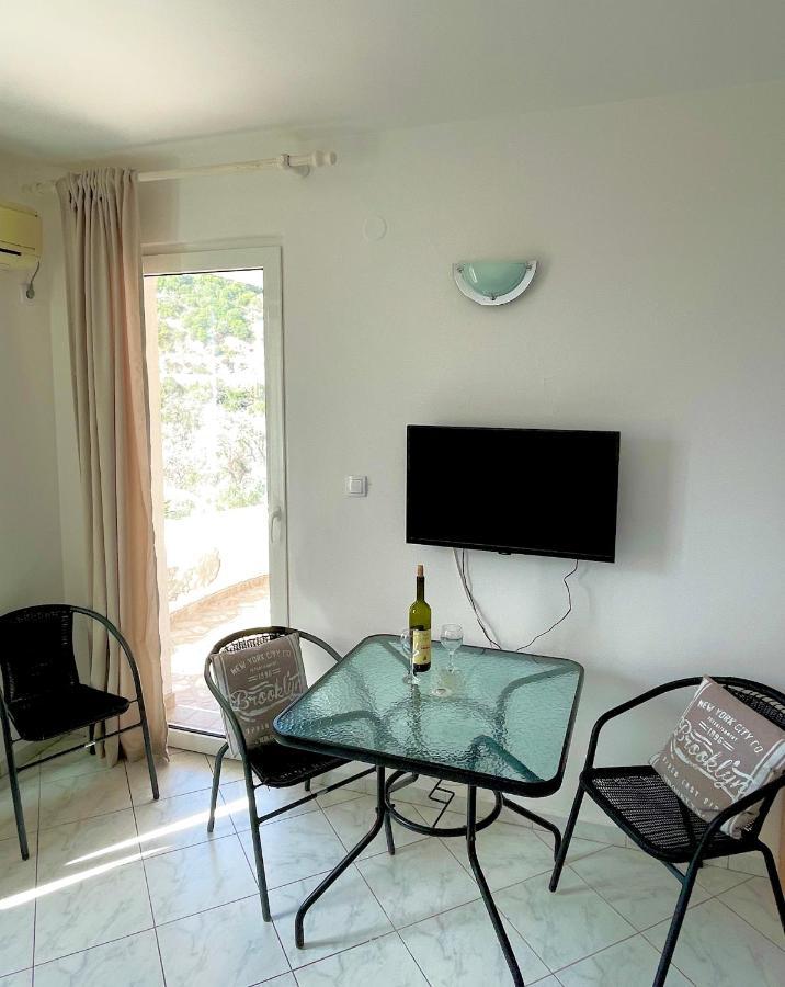 One-Bedroom Apartment Sea View