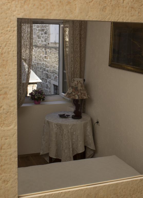 Two-Bedroom Apartment with Landmark View,153149905:JPEG