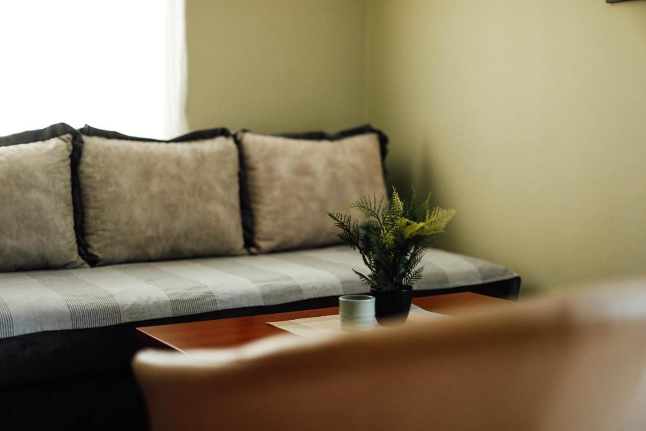 One-Bedroom Apartment,1366690961:JPEG