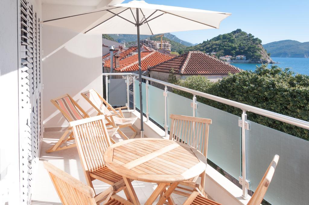 One-Bedroom Apartment Sea View