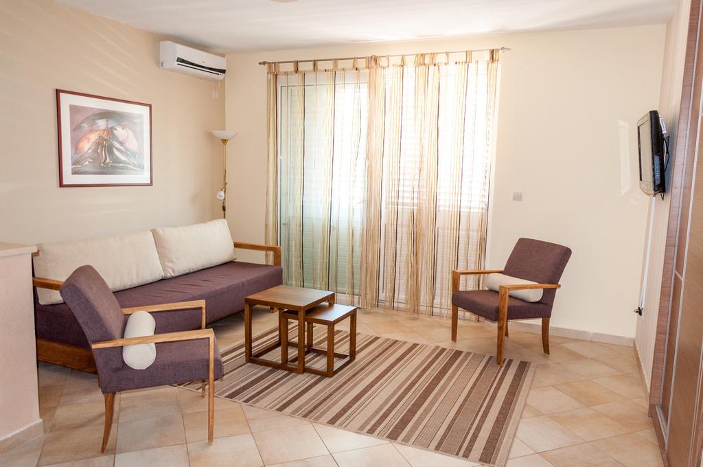 One-Bedroom Apartment Terrace