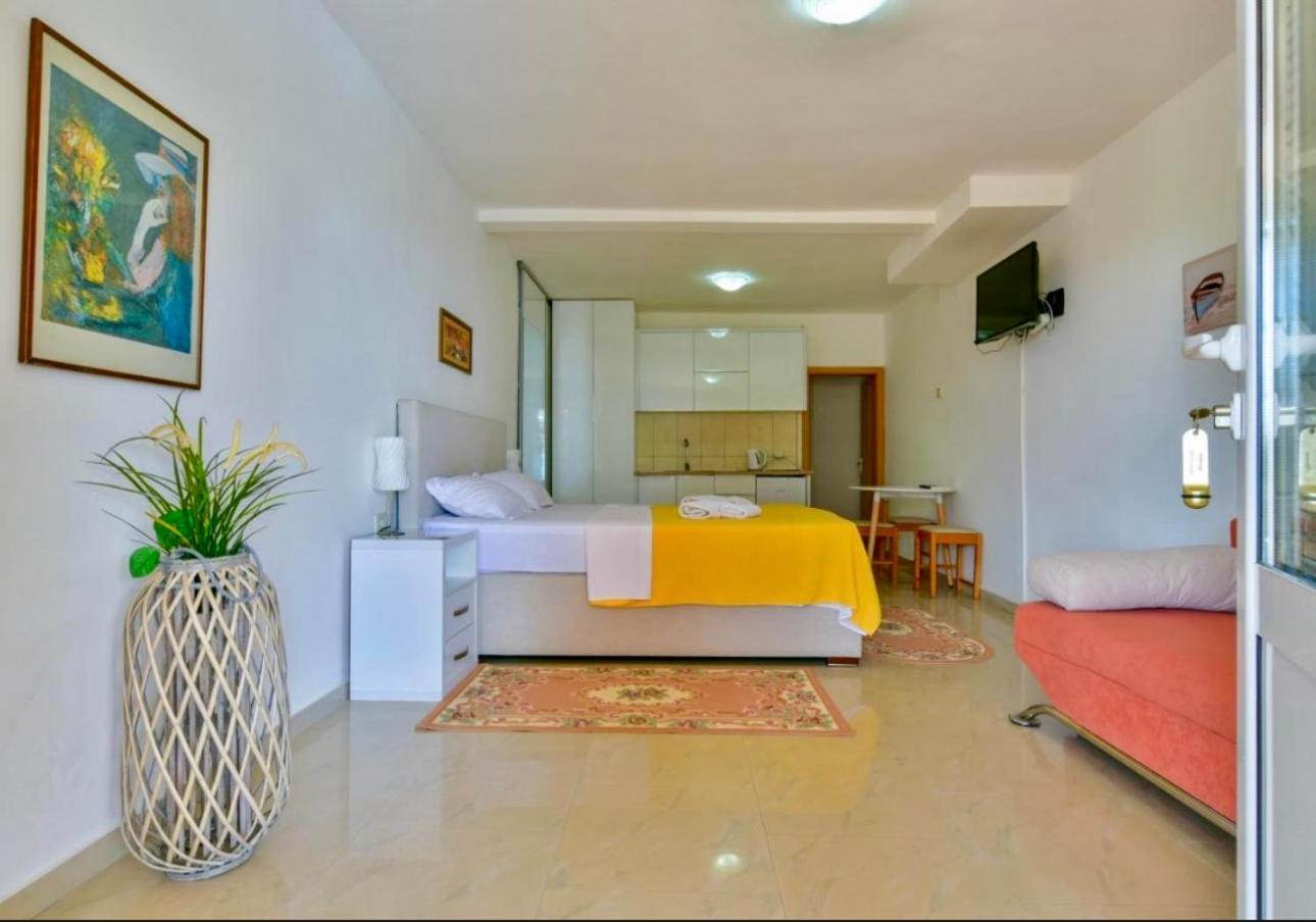 Apartment with Terrace,1595411248:JPEG