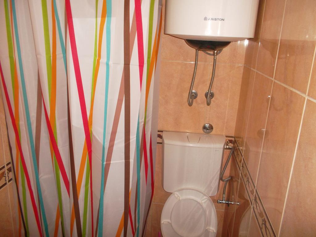 Camera Doppia con Letti Singoli e Bagno in Comune