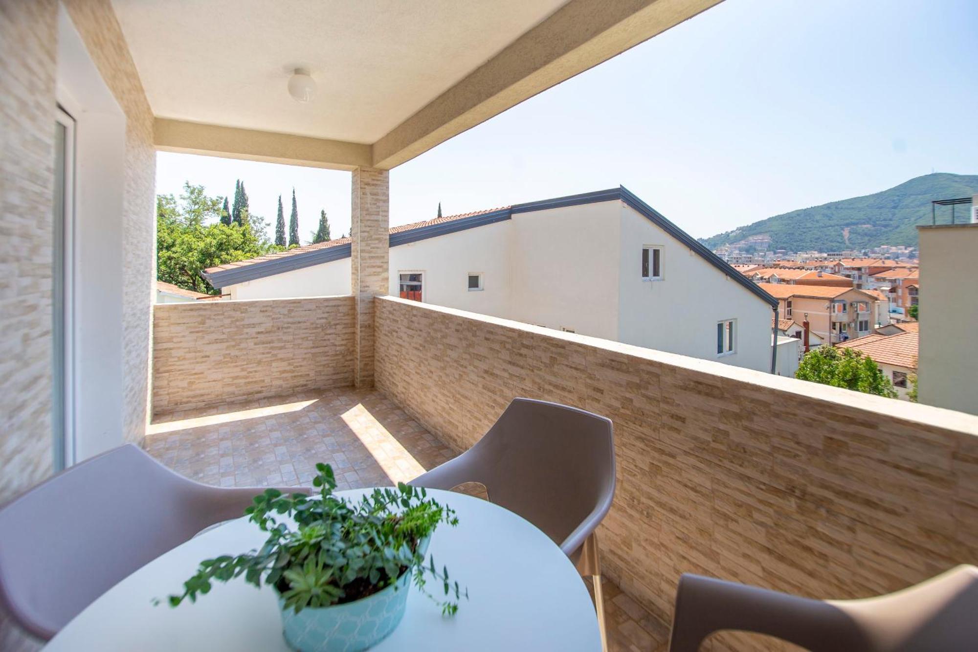 Studio Balcony