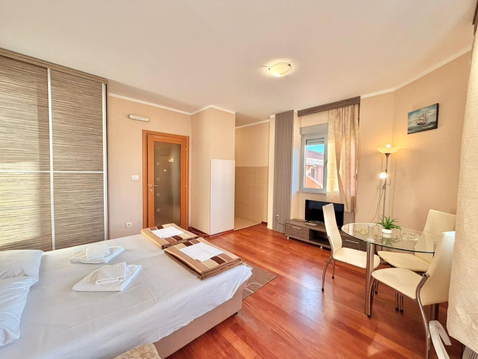 Studio with Balcony,1746549787:JPEG