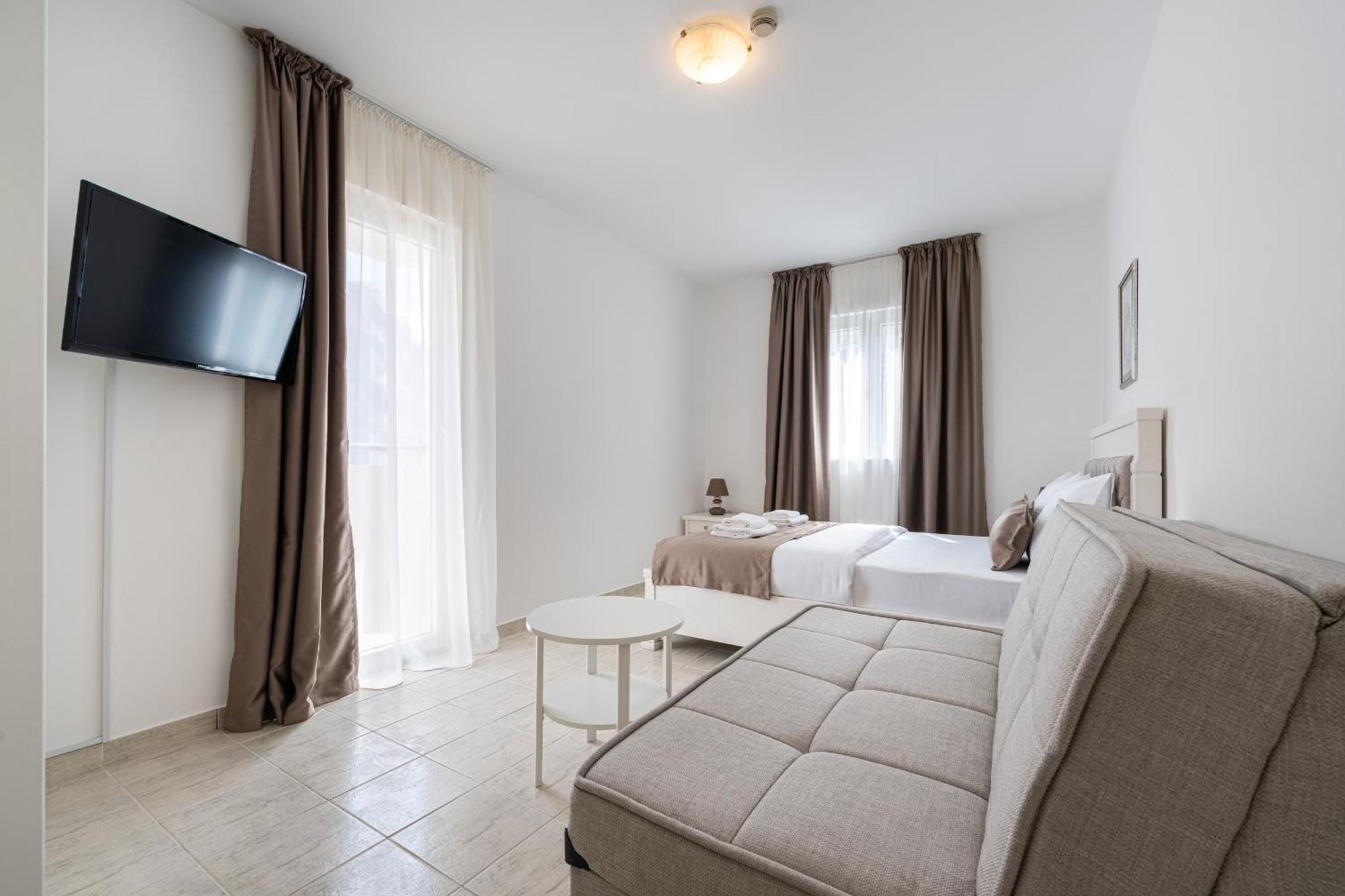 Deluxe Family Room
