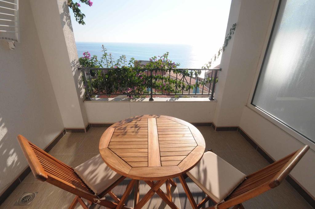 One-Bedroom Apartment with Balcony and Sea View