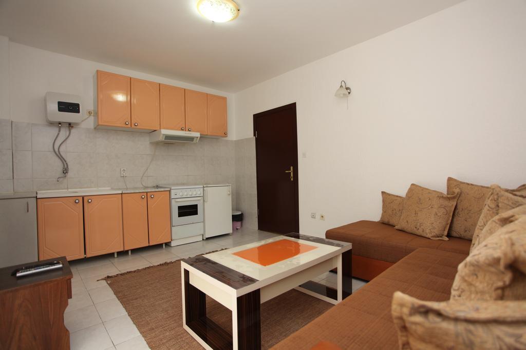 Deluxe Apartment (6 Adults),214308890:JPEG