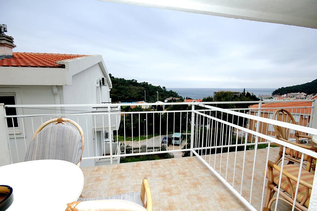 Studio mit Balkon und Meerblick.