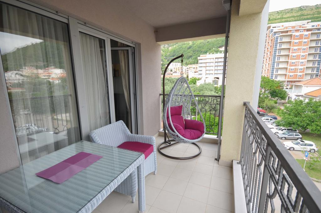 Two-Bedroom Apartment Balcony Sea View
