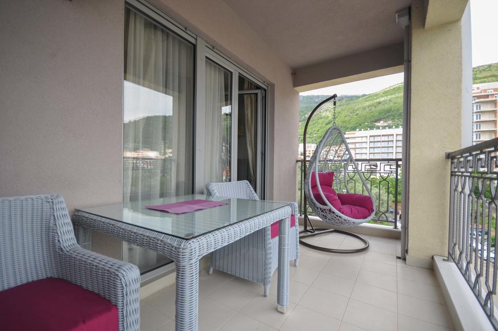Two-Bedroom Apartment Balcony Sea View