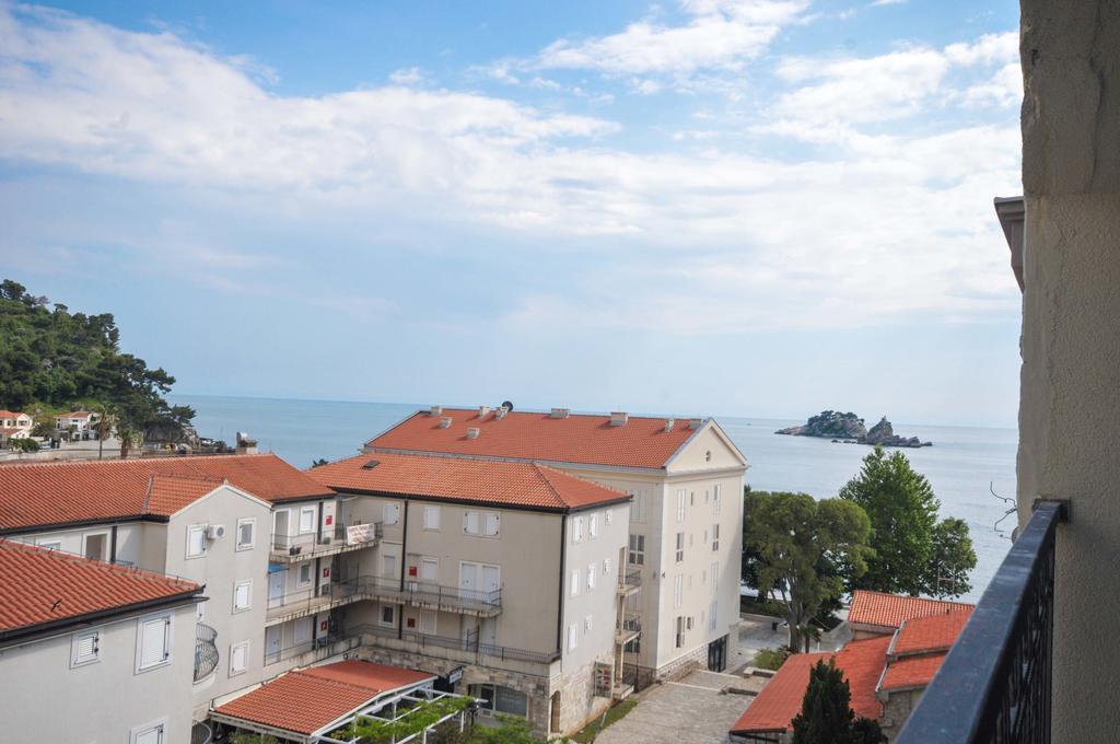 One-Bedroom Apartment Balcony Sea View