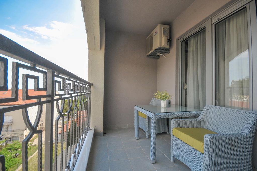 One-Bedroom Apartment Balcony Sea View