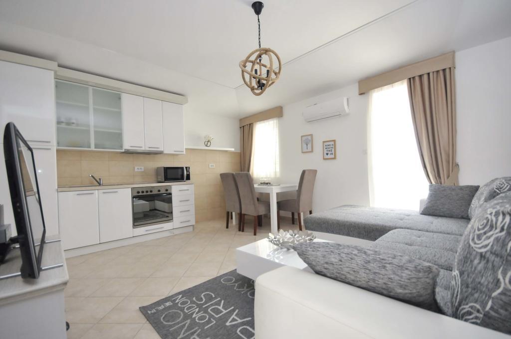 One-Bedroom Apartment Sea View Balcony