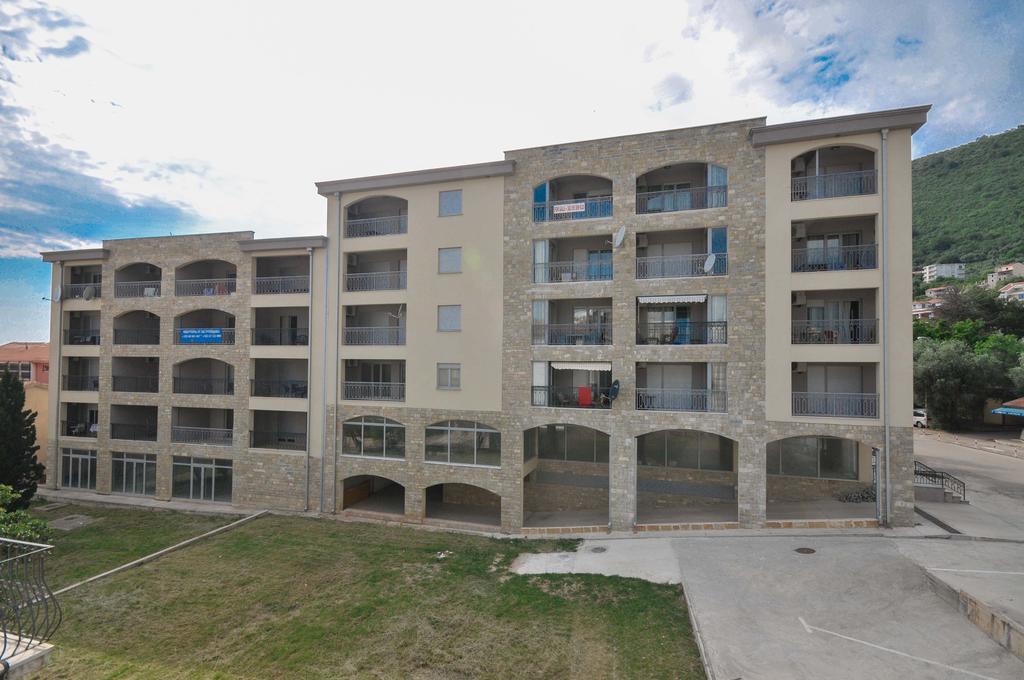 One-Bedroom Apartment Balcony Sea View