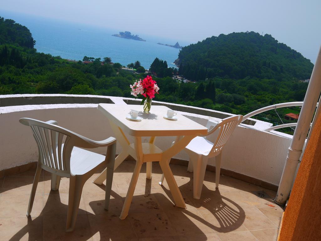 One-Bedroom Apartment Sea View