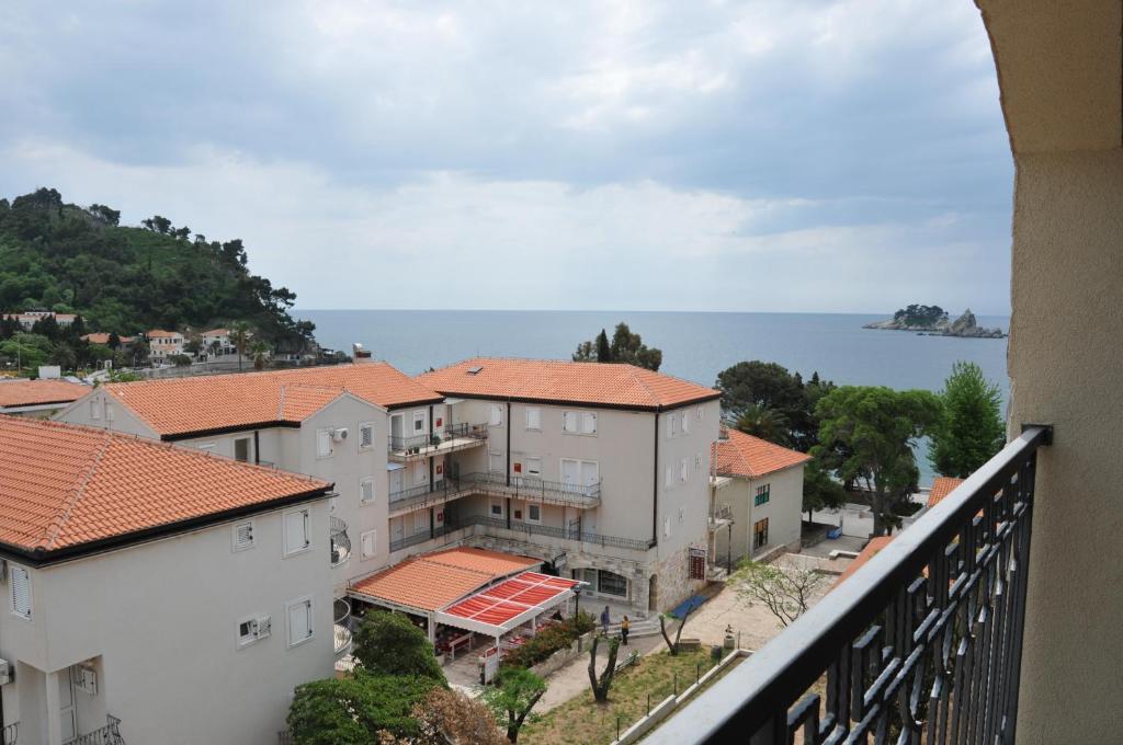 One-Bedroom Apartment Balcony Sea View