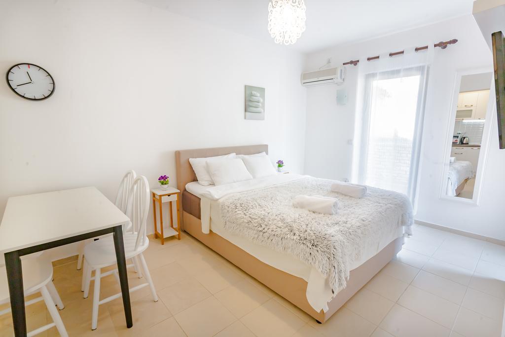 One-Bedroom Apartment Garden View
