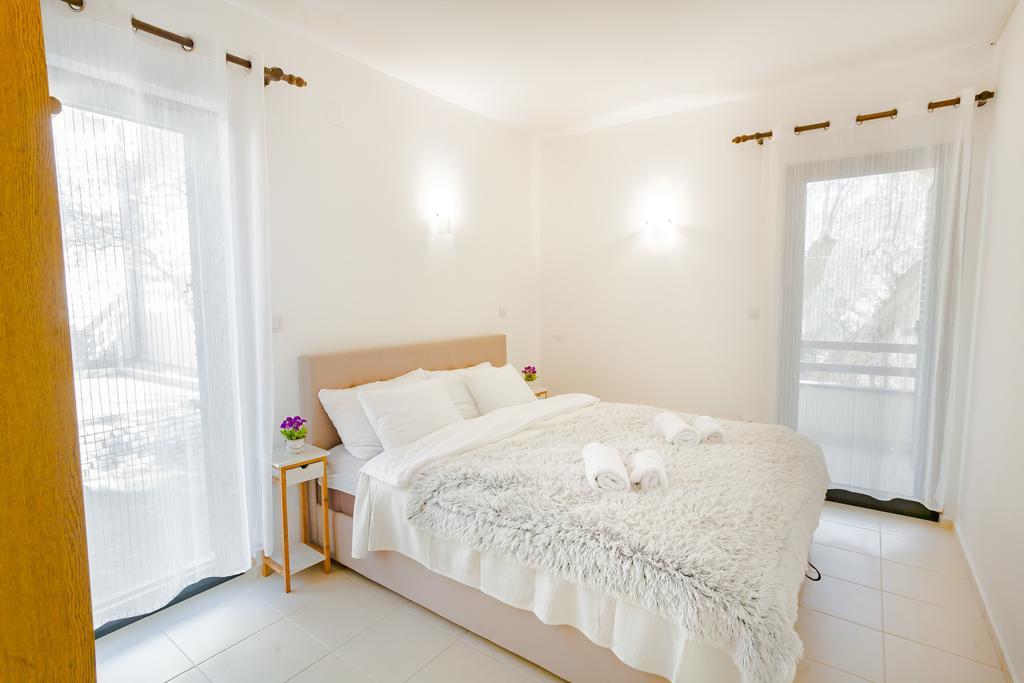 One-Bedroom Apartment Garden View