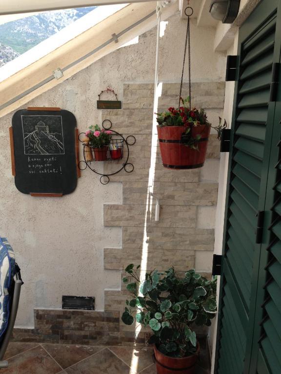 Appartamento Familiare Deluxe con 1 Camera da Letto, Balcone e Vista Mare