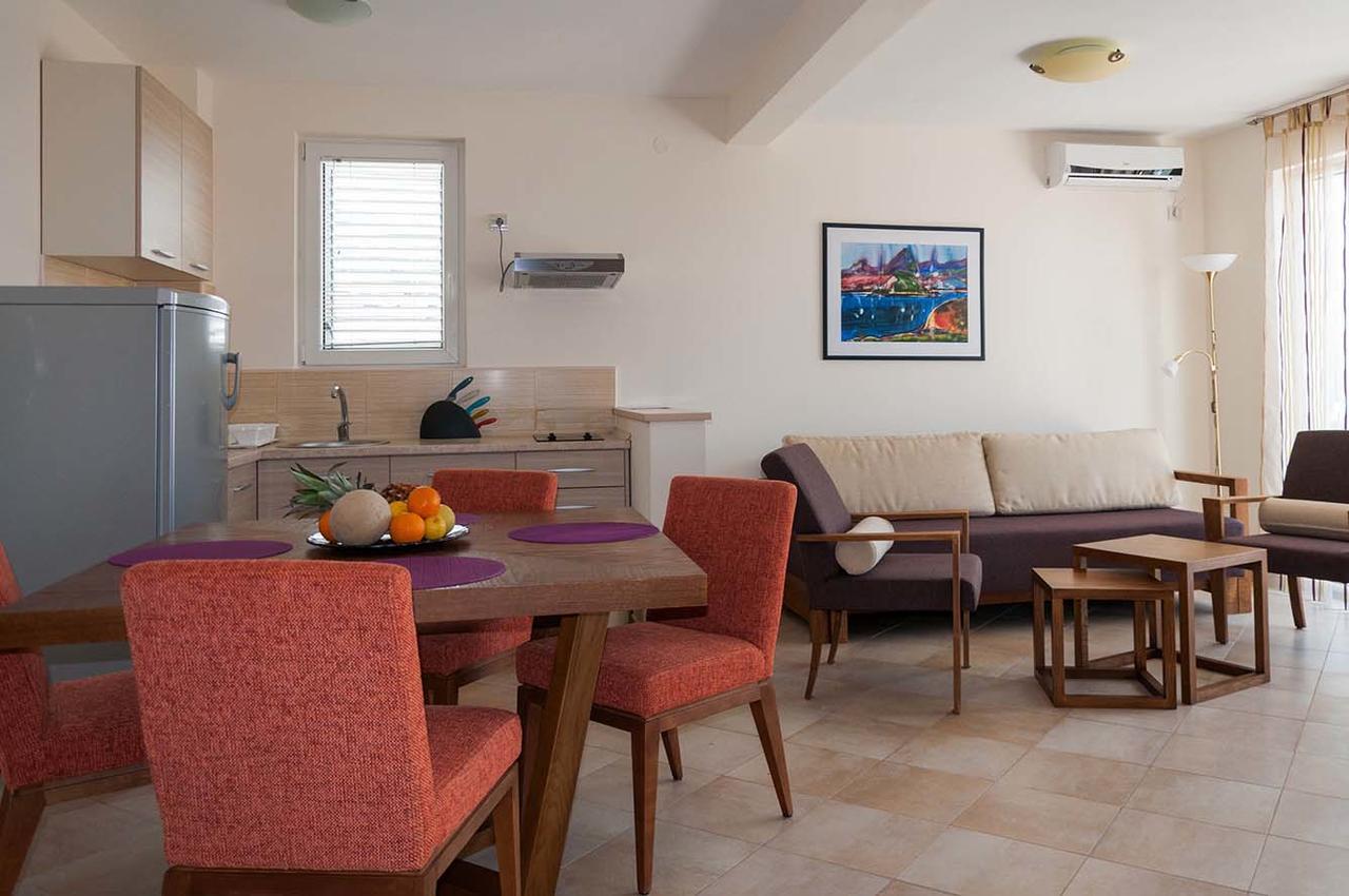 One-Bedroom Apartment Sea View