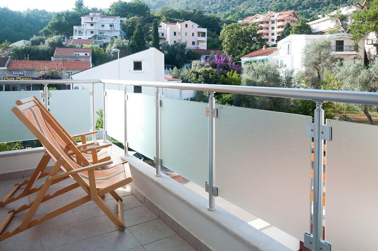 One-Bedroom Apartment Sea View