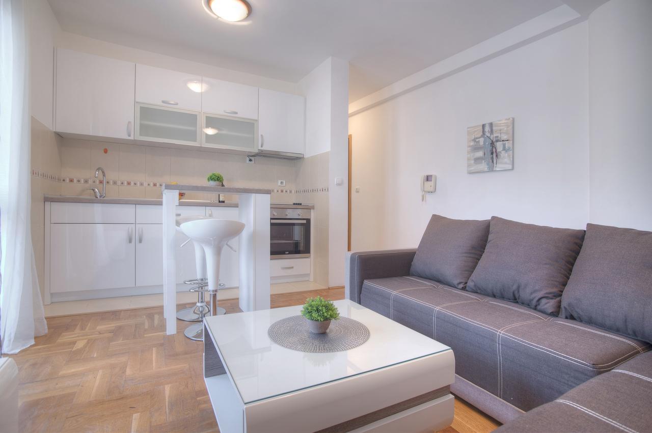 One-Bedroom Apartment,658474830:JPEG