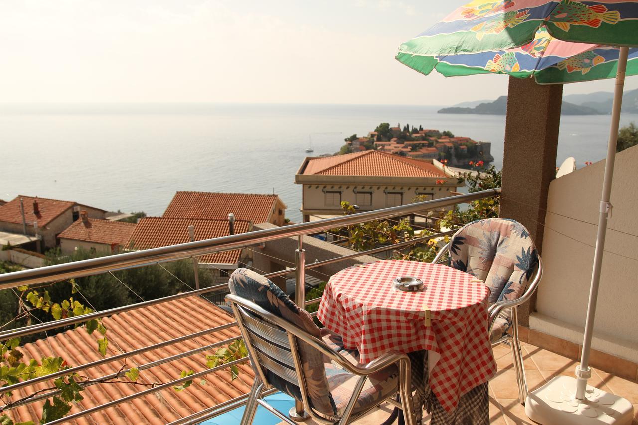 Family Apartment with Balcony and Sea View