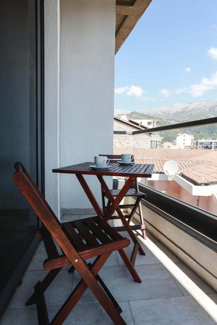 Apartment with Balcony,645282051:JPEG