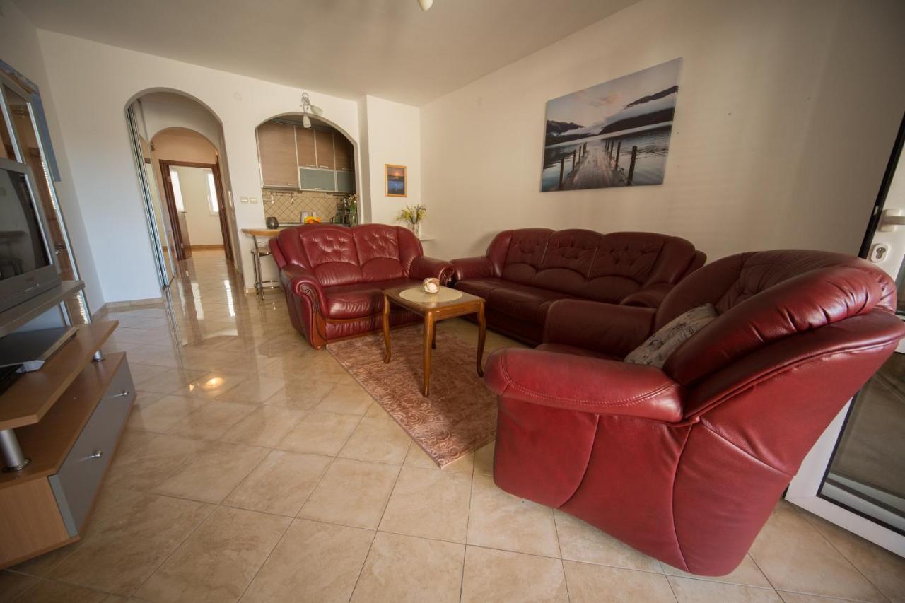 One-Bedroom Apartment,771516547:JPEG