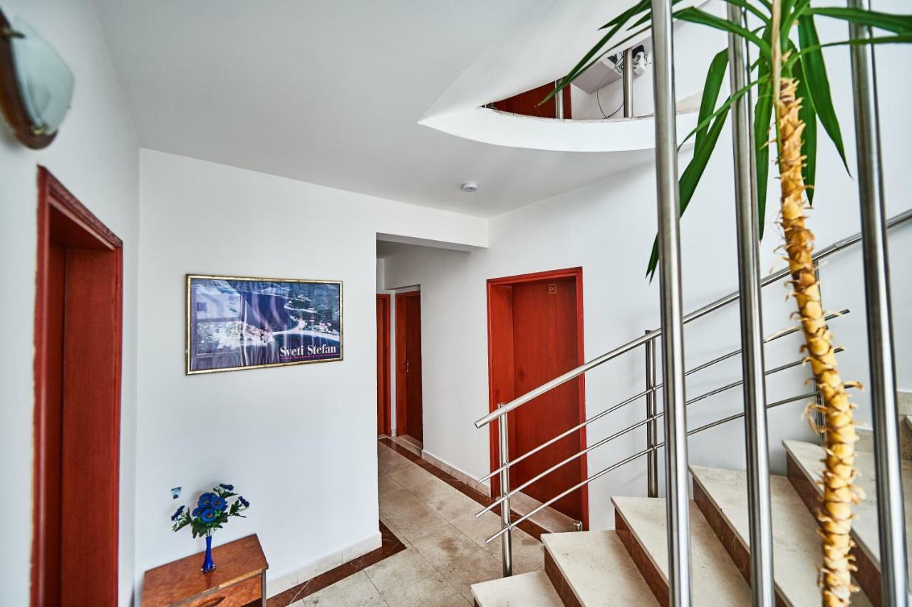 One-Bedroom Apartment,790728777:JPEG