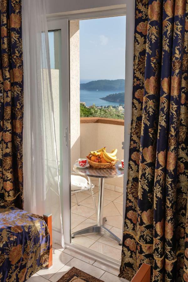 Deluxe Driepersoonskamer met Terras en Uitzicht op Zee