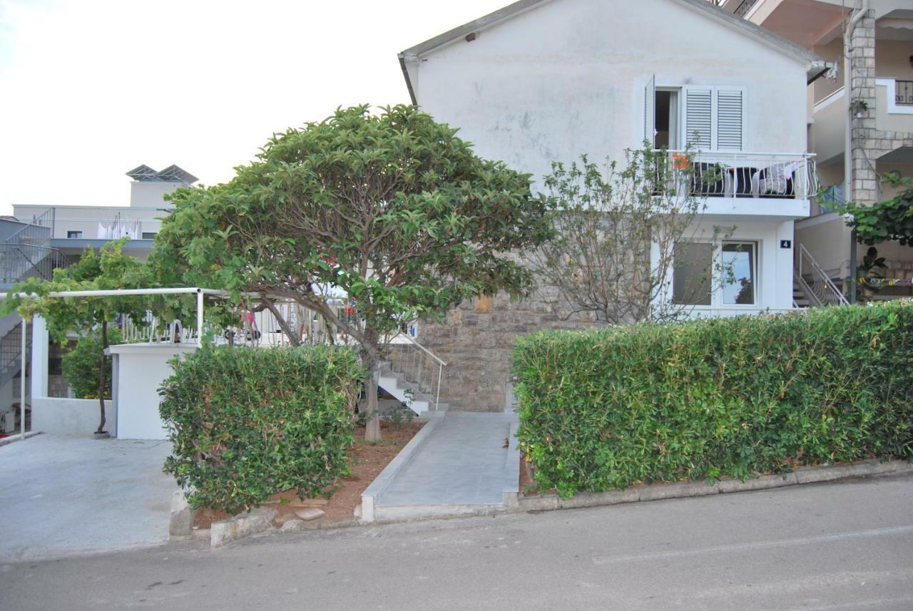 Studio with Garden View,819924233:JPEG