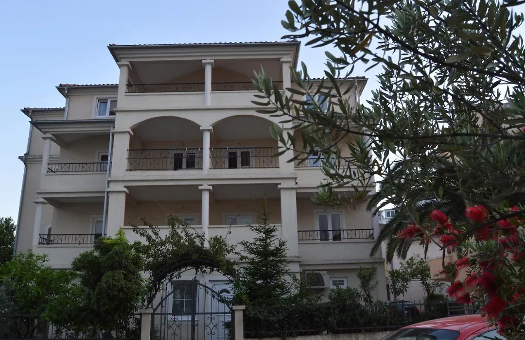 Vila Maslina Guesthouse-1