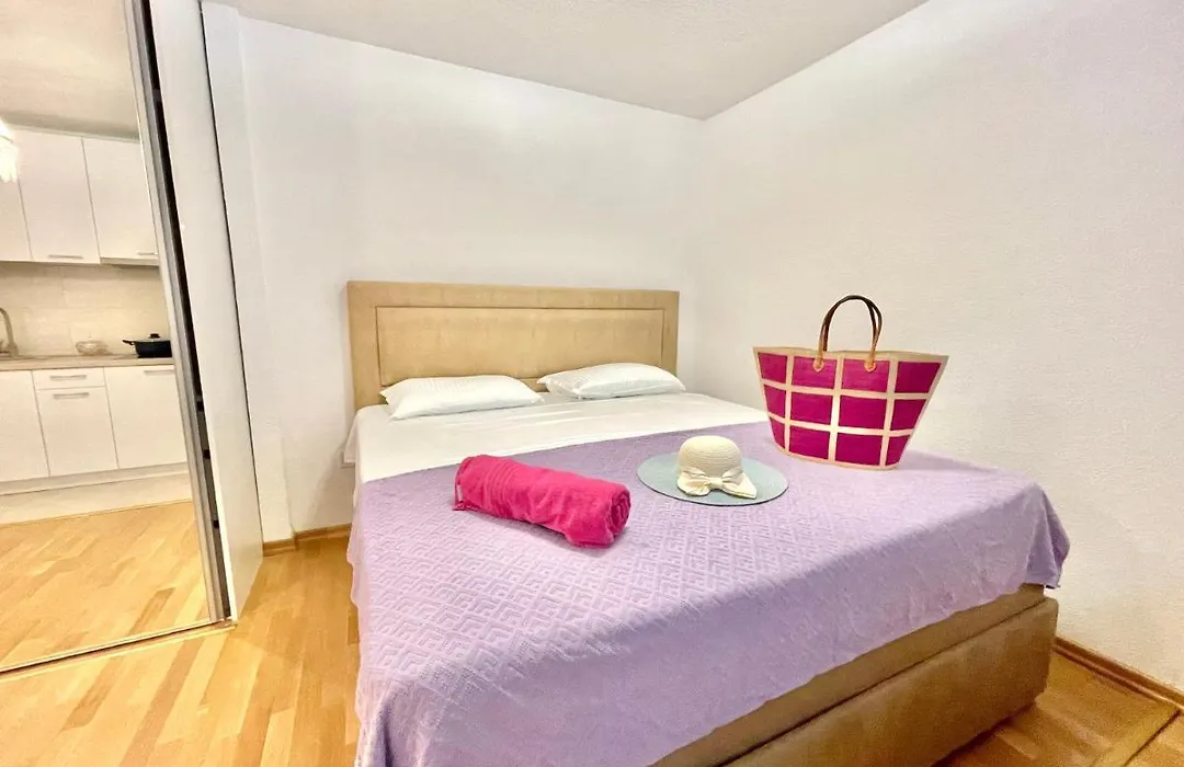 Comfort Family Apartment With Garden-1