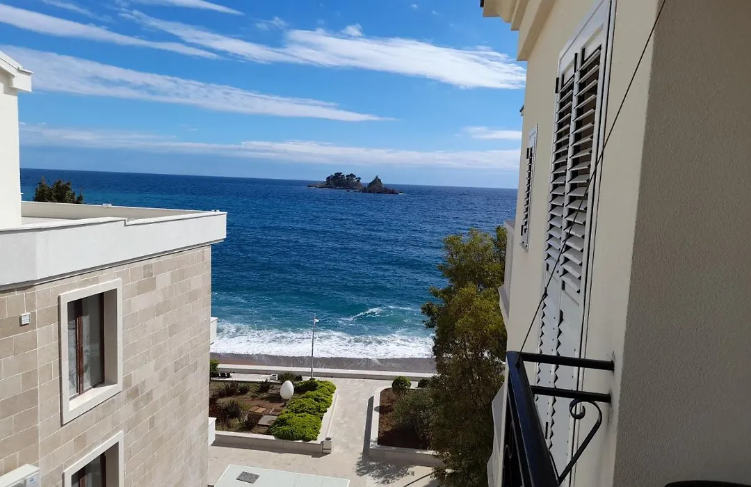 Luxbeachfront-1