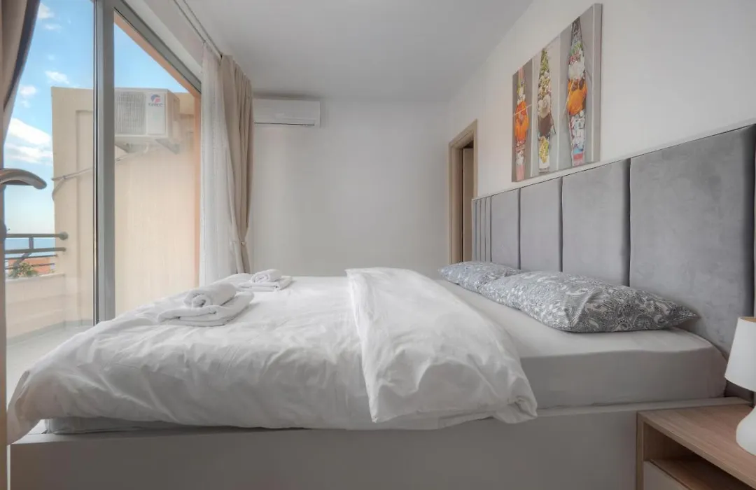 Sea View Two Bedroom Family Apartment With Pool - Sunset Ivanovici-1