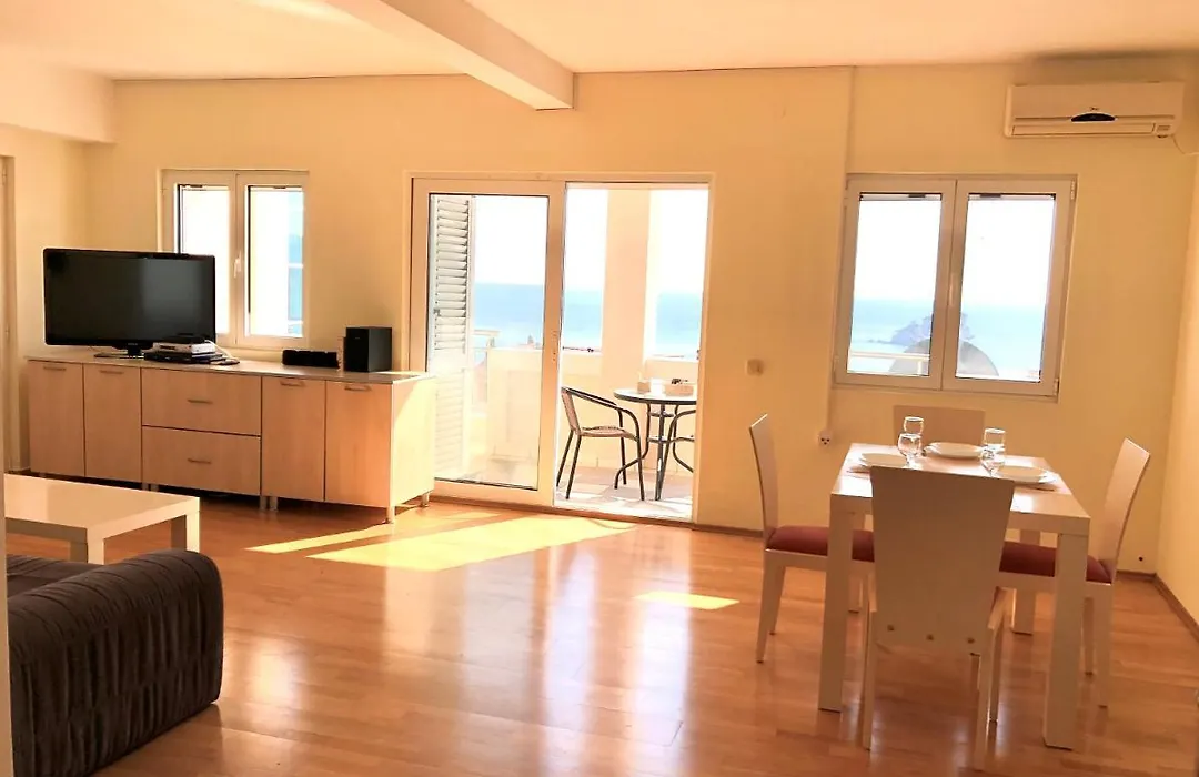 Petrovac Holiday Apartments 2-1