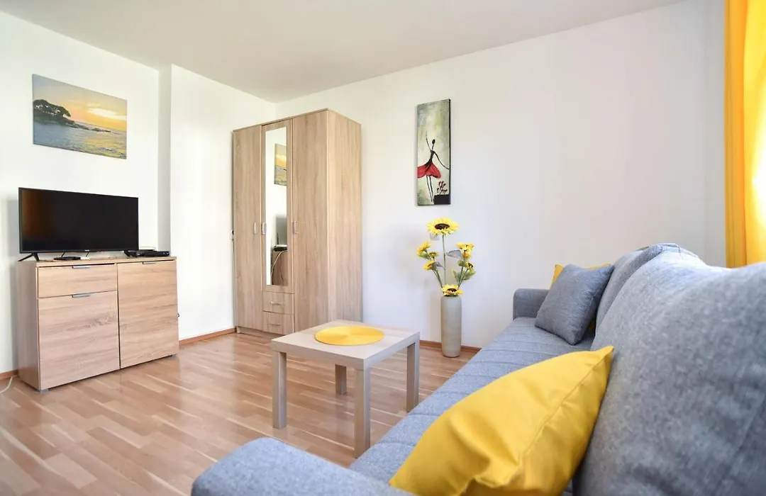 Apartment Near Old Town-1