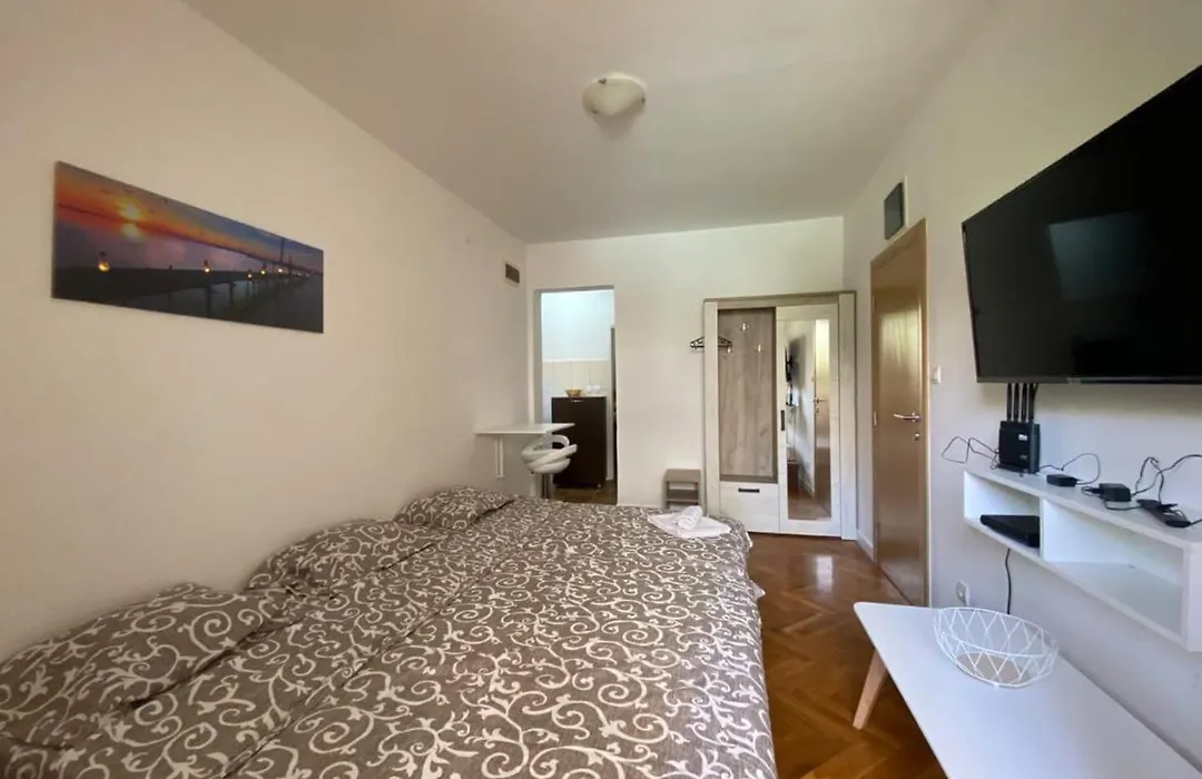 Studio Apartment Hana-1