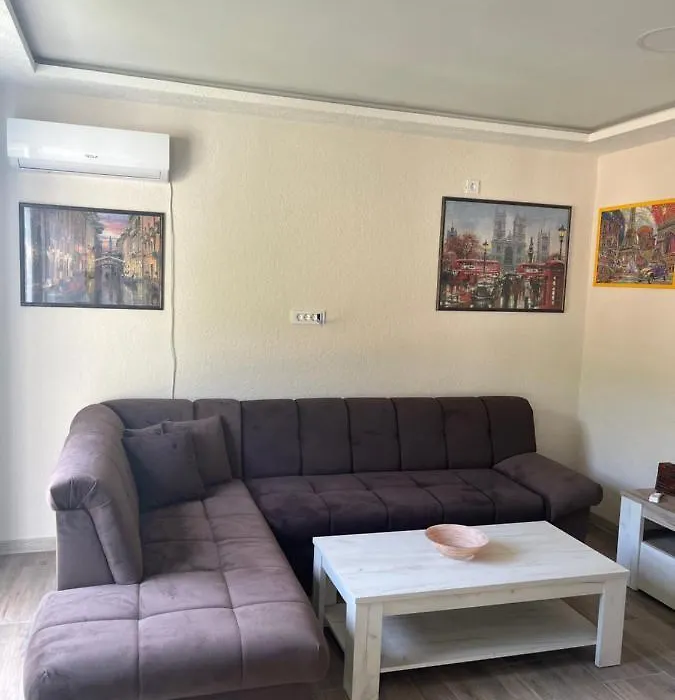 Apartmani Rezevici-1