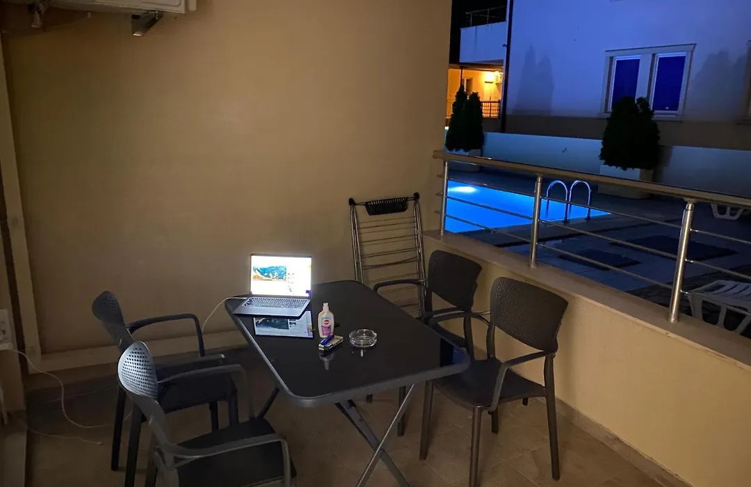 Deluxe Pool Apartment 4-1
