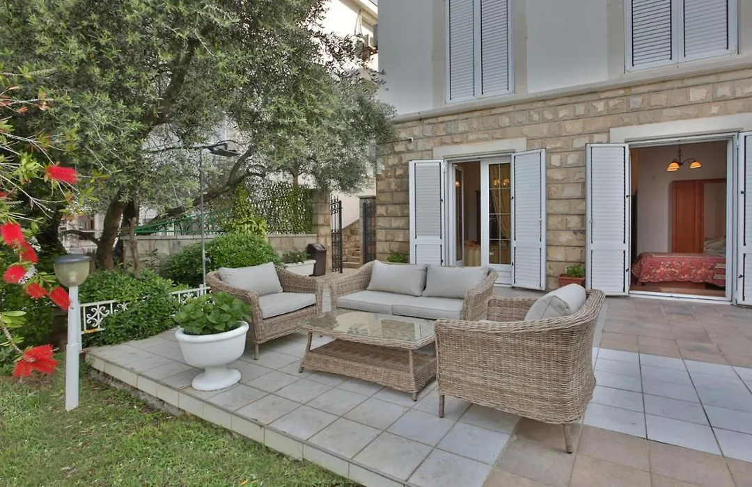Royal Holiday Apartments Sveti Stefan-1