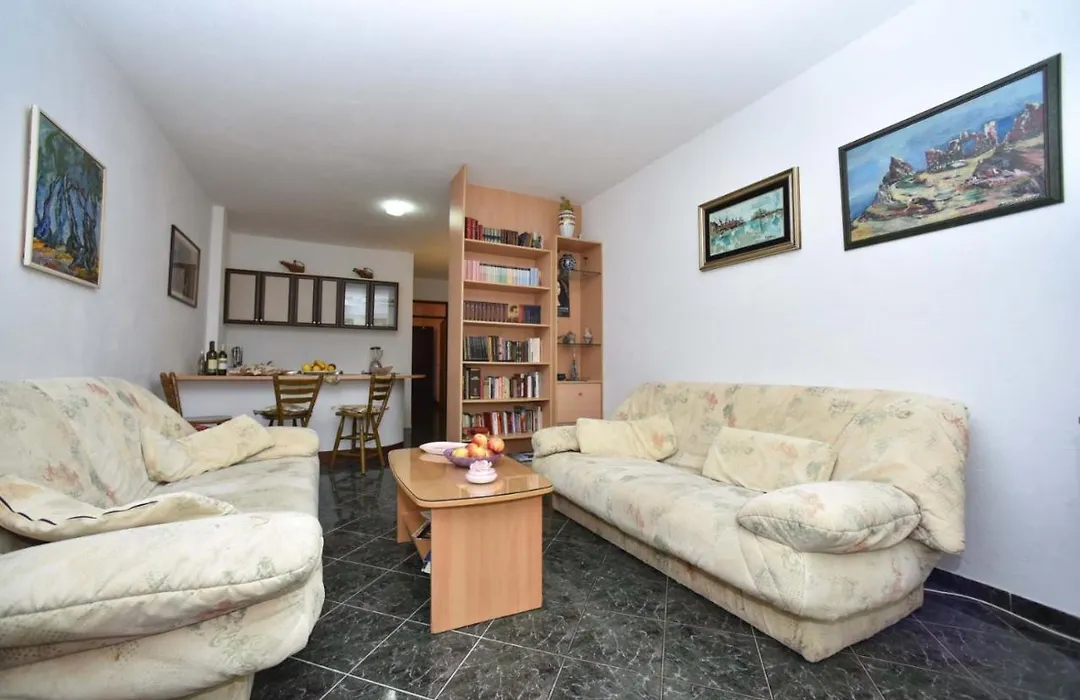 Apartment Singer-1