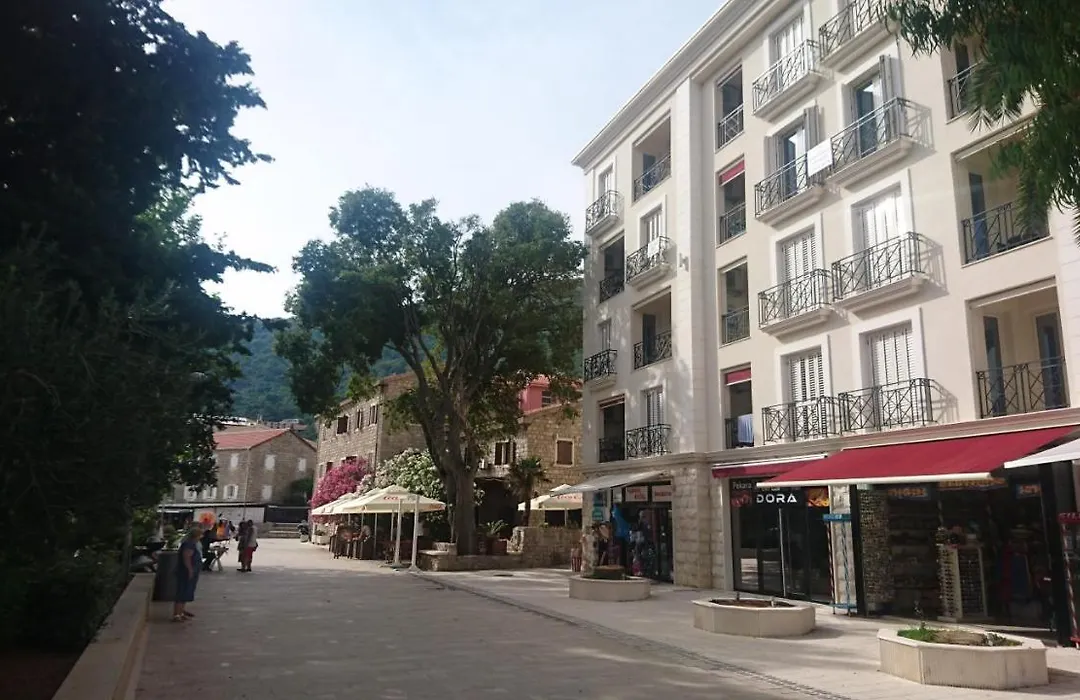 Petrovac Bay Monte-1