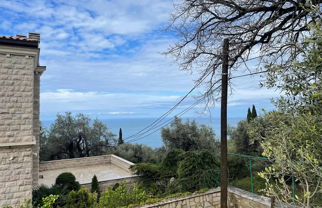 Vila Rezevici-1