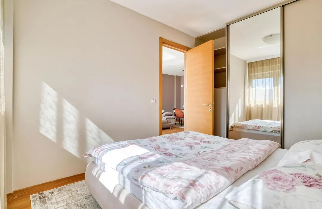 Apt "Budva" With Sea View And Garage Parking-1