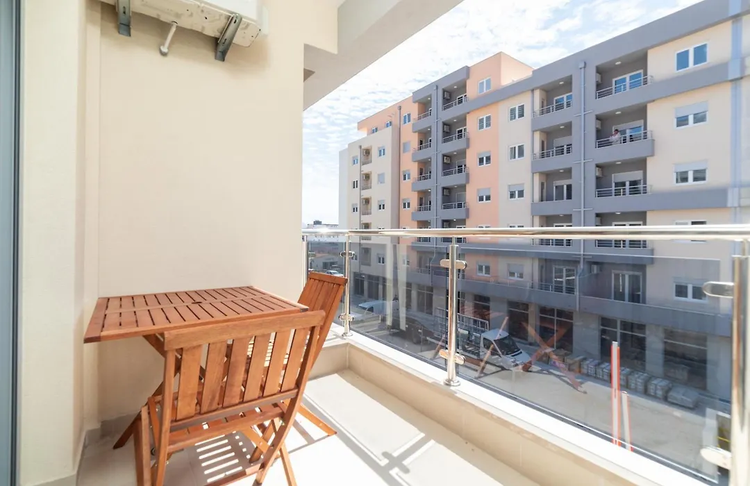 Modern Spacious 1Br - 48M2 - Long Stays - Free Parking-1